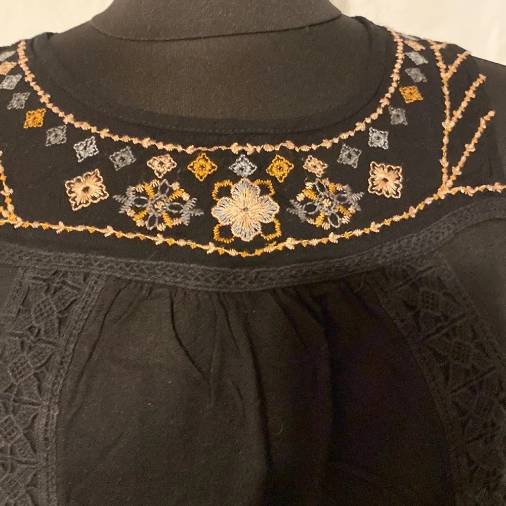 KNOX ROSE WOMEN EMBROIDERY NECK TOP - Picture 2 of 7